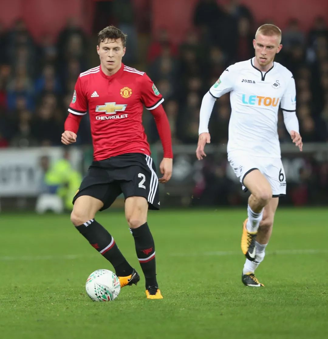 尼亚尔离队 尼亚尔离队